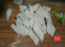 Illustration of how to make braised pork ribs with white radish 5