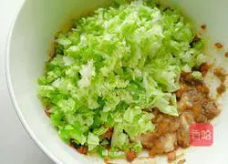 Illustration of how to make cabbage and green pepper stuffed buns 5