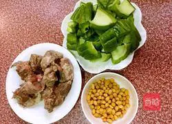 Pork bone, soybean and bitter melon soup recipe 3