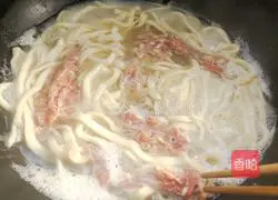 Watercress Shredded Pork Noodles - Magic Flour Recipe Illustration 9