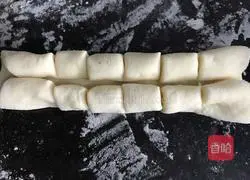 Illustration of how to make shell steamed buns 10