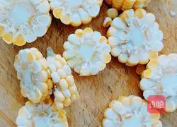 Illustration of how to make black chicken soup 6