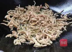 Illustration of how to stir-fry shredded pork with king oyster mushroom 12