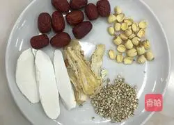 Illustration of how to make pork rib soup 1