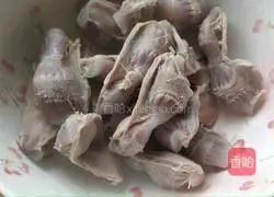 Illustration of how to make shredded duck gizzards 1 