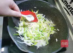 Illustration of how to make stir-fried pancake bento 9