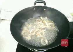 Illustration of how to make oyster mushroom meat soup 7