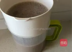 Illustration of making red date and red bean soy milk 5