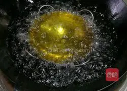 Illustration of making glutinous rice crispy rice 2