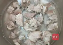 Illustration of how to make pig's trotters, soybeans and yam soup 4