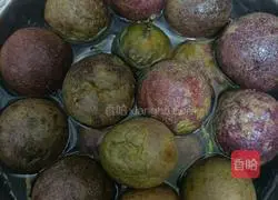 Illustration of how to make passion fruit, green orange, honey and lemonade 1