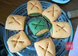 Illustration of how to make carrot, spinach and two-color steamed buns 7