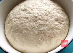 Illustration of how to make leek and spinach vegetarian buns 12