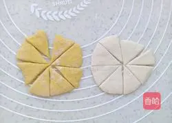 Illustration of how to make two-color flower rolls 8
