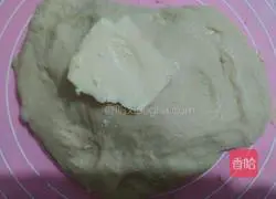 Illustration of how to make bacon bread 5