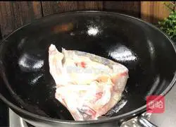 Illustration of how to make wolfberry tofu and fish head soup 5