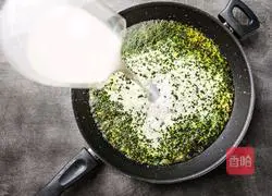 Illustration of how to make seafood pasta with green sauce 6