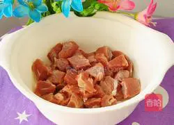 Illustration of how to make apple tomato beef soup 2