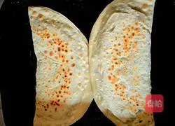 Illustration of how to make chive-filled pancakes 14