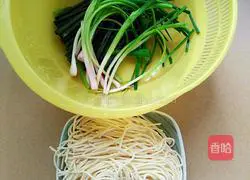 Illustration of how to make scallion oil noodles 1