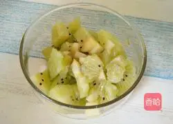 Illustration of how to make apple cider vinegar and kiwi drink 2