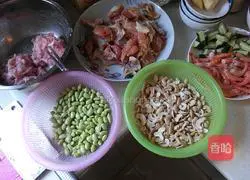 Illustration of making diced cashew chicken 5