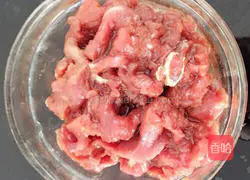 Illustration of how to make fried beef with celery 5