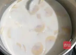 Illustration of how to make banana milk and swallow cereal rings 4