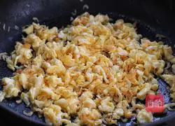 Illustration of how to make leek, shrimp skin and egg pie 1