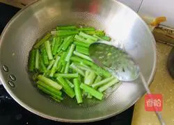 Celery-fried sausages Illustration of how to do it 1