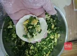 Illustration of making snowflake wheat flour vegetarian dumplings 9