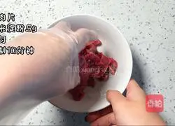 Illustration of how to make kelp tender beef soup 1