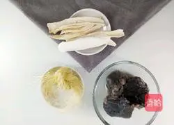 Illustration of how to make yam, corn silk and black chicken soup improve eyesight 1