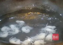 Illustration of how to make spicy mustard jellyfish with lotus flavor 3