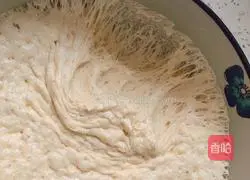 Illustration of how to make carrots, onions, mushrooms and beef xiaolongbao 12