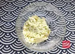 Illustration of how to make cabbage egg pancake 5