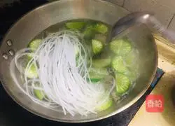 Illustration of how to make lamb chops and radish vermicelli 6