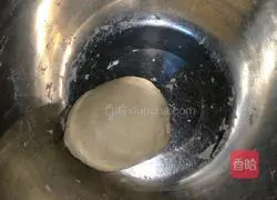 Illustration of how to make egg and butterfly noodle soup 1