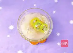 Kiwi fruit barley and white fungus soup Illustration of how to do it 13