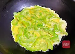 Illustration of how to make bitter melon and eggs 11