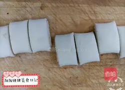 Illustration of how to make sesame rolls 12