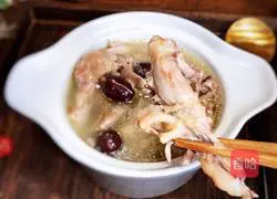 Illustration of how to stew squab with red dates, American ginseng and squab 11