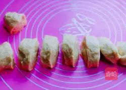 Exquisite Illustrations of how to make different wedding cakes 8