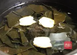 Illustration of how to make wolfberry tofu and kelp soup 2