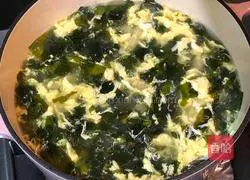 Pork Belly, Seaweed Sprout and Egg Drop Soup Recipe Illustration 7