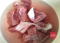 Illustration of how to make pumpkin stewed spine 1