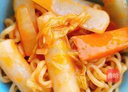 Illustration of how to make rice cake ramen 9