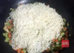 Mushroom and oyster sauce Illustration of how to make noodles 8