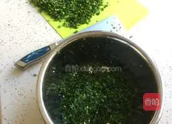 Illustration of how to make leek and egg dumplings 1