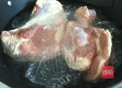 Illustration of how to make minced pork with garlic paste 2